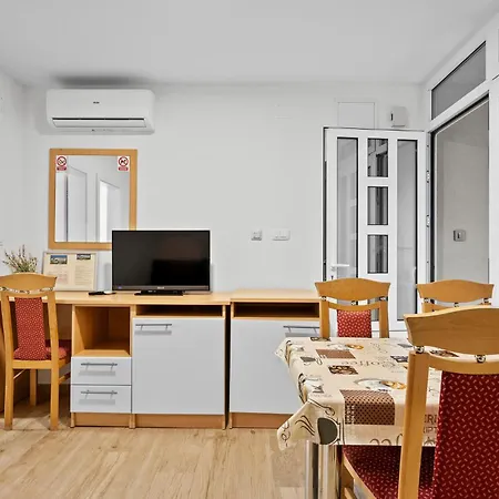 아파트 Cozy In Zaboric-brodarica
