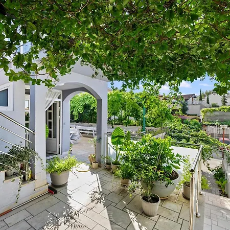 Cozy In Zaboric-brodarica Appartement *