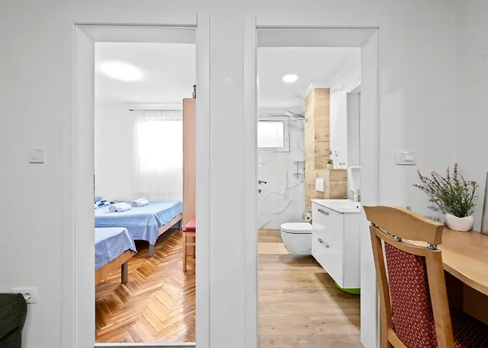 Cozy In Zaboric-brodarica Apartamento