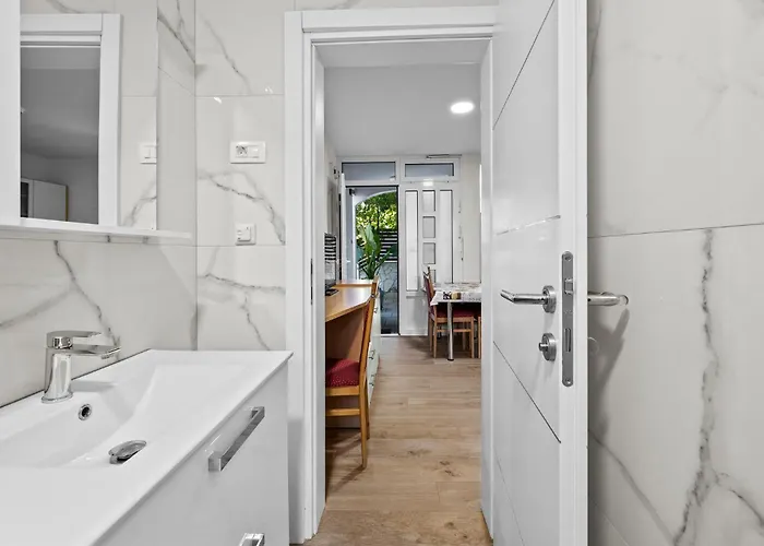 Cozy In Zaboric-brodarica Apartment *